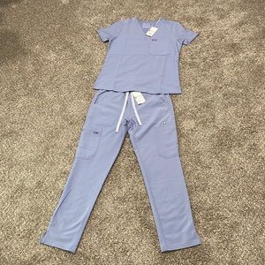 Figs Limited Edition “Vapor Blue Space Dye” Scrub Set NWT